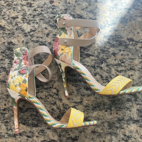 Chinese Laundry - Picture 6 of 6